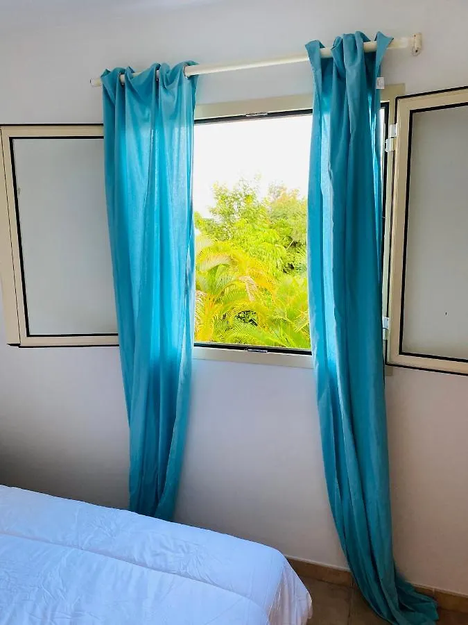 Appartement Maison mitoyenne , piscine,Citerne, jardin, parking, plage Le Gosier  Guadeloupe