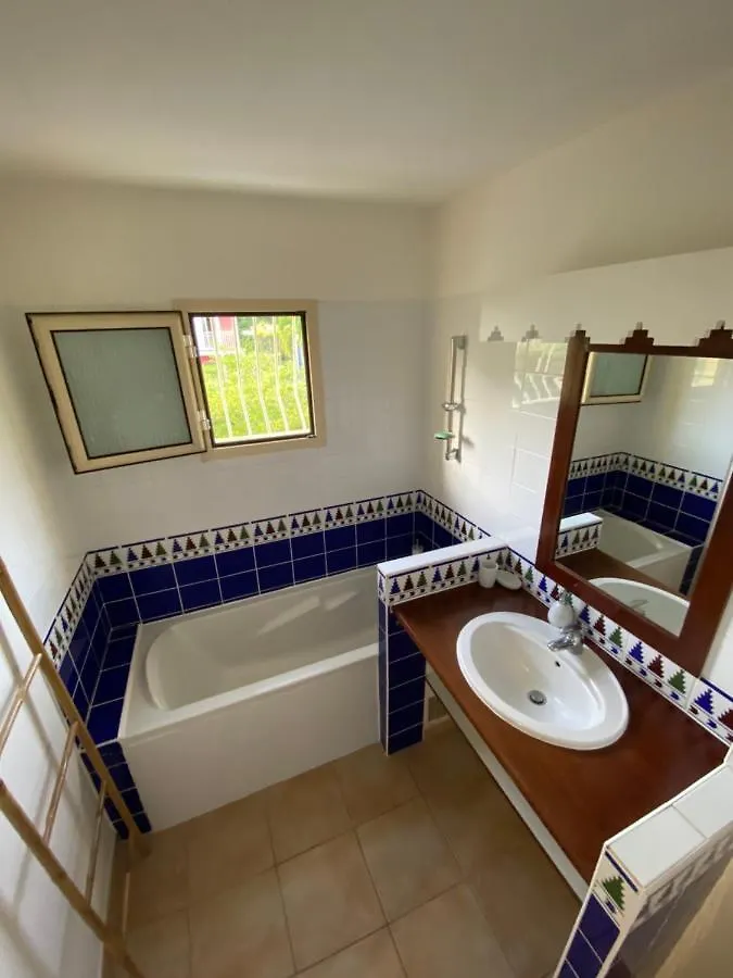 Maison mitoyenne , piscine,Citerne, jardin, parking, plage Le Gosier  0*, Le Gosier (Grande-Terre)