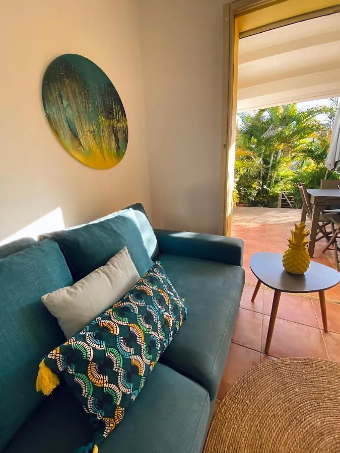 Maison mitoyenne , piscine,Citerne, jardin, parking, plage Le Gosier  Guadeloupe